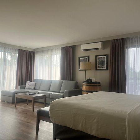 Hotel Rive Gauche Beloeil Exterior photo